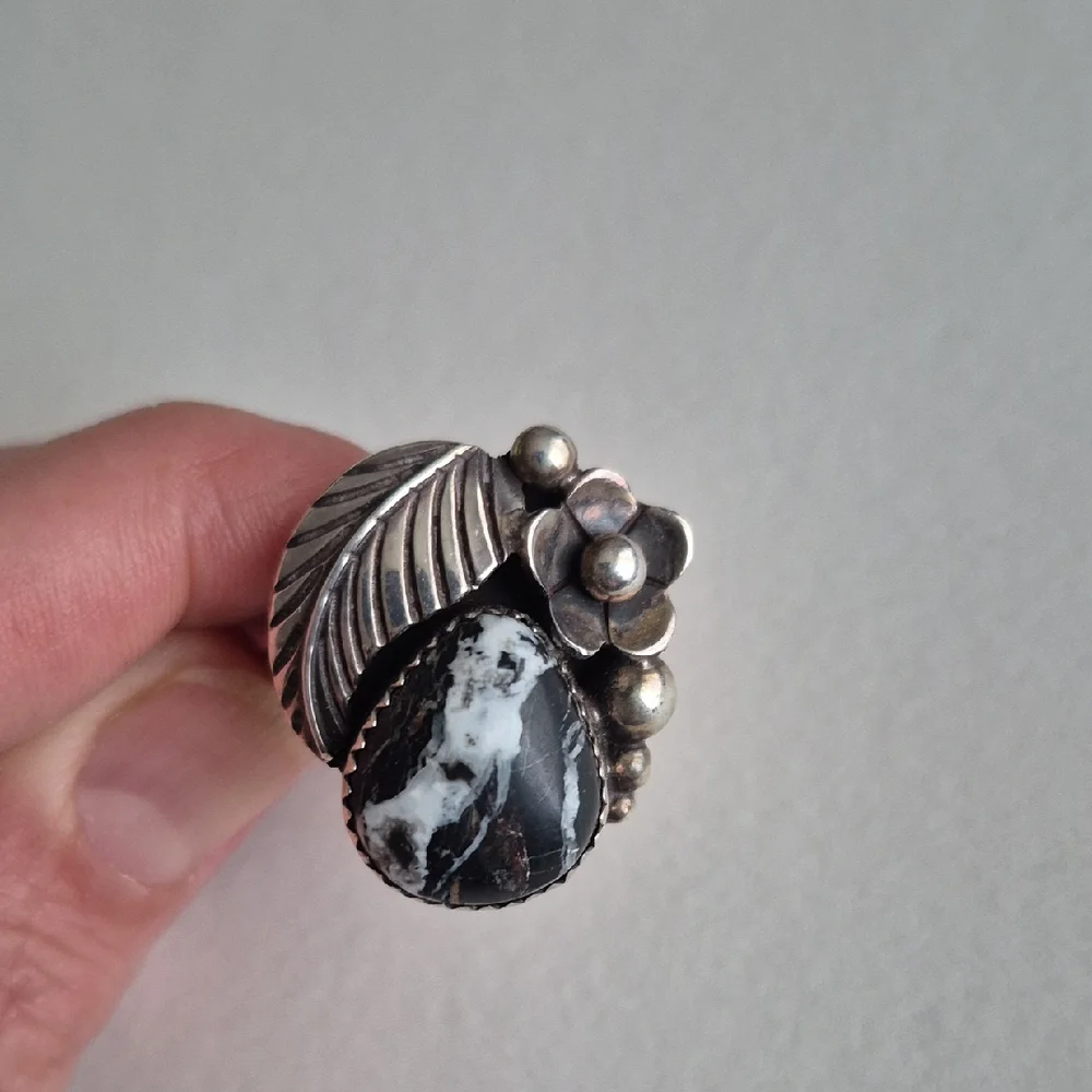 🌙Vintage Signed White Buffalo Sterling Silver Ring